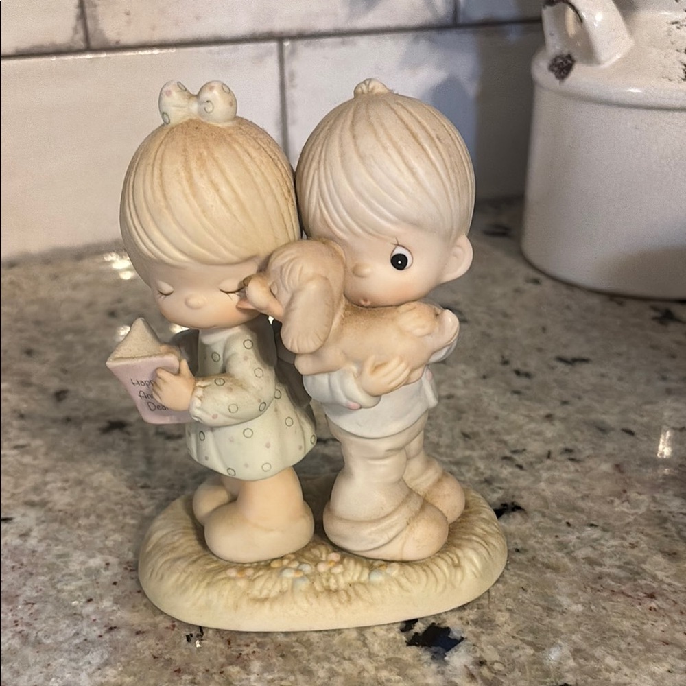 Precious Moments Puppy Love is from Above 1987 106798
